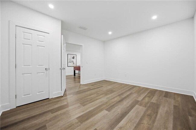 Building Photo - 6410 Westchester Pl