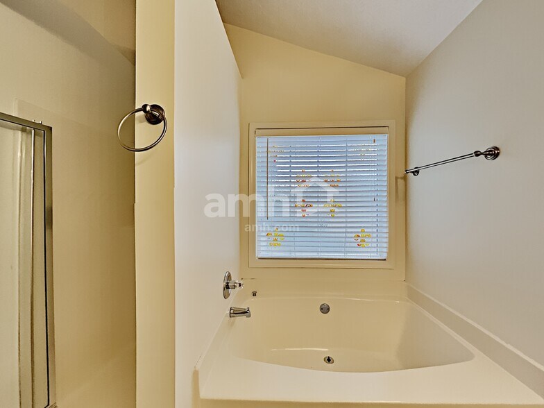 Building Photo - 4442 High Gate Dr NW