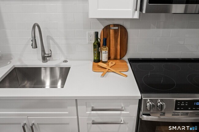 Building Photo - 131 Beach Rd