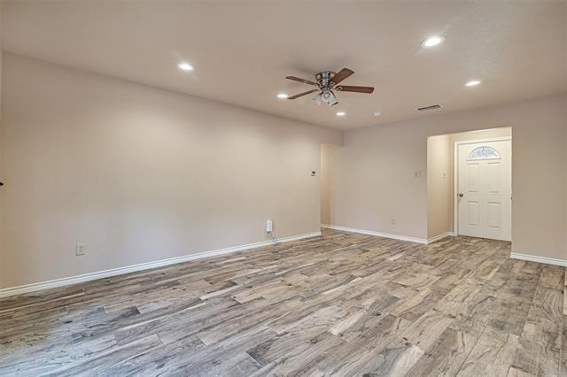 Building Photo - 208 Chevy Chase Dr