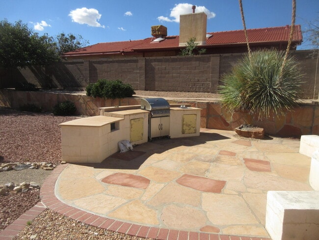 Building Photo - 2111 Corte Del Caballo NW