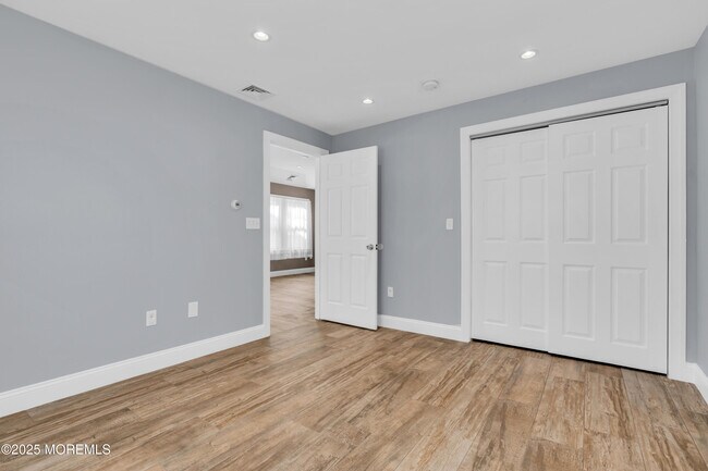 Building Photo - 35 Lipman Pl