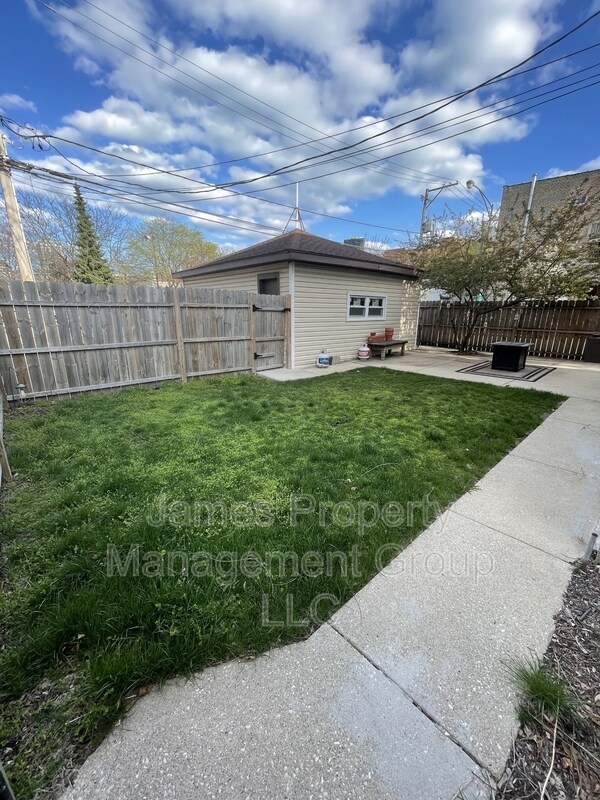 Building Photo - 5669 N Magnolia Ave