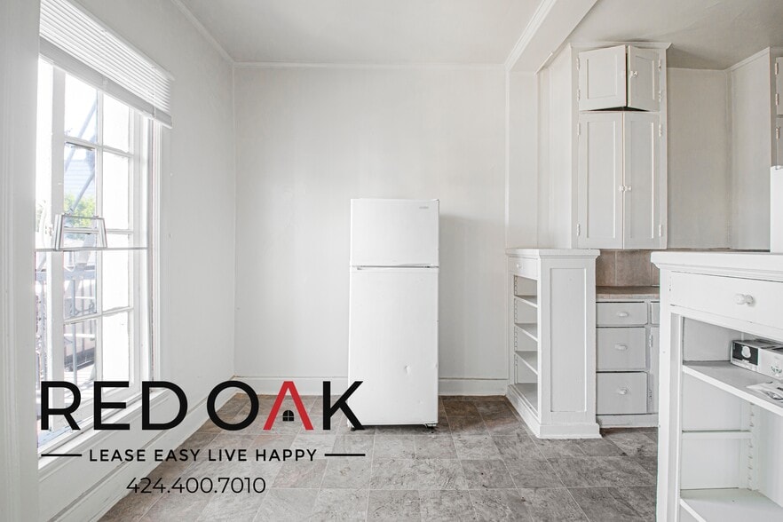 Building Photo - 335 S Berendo St