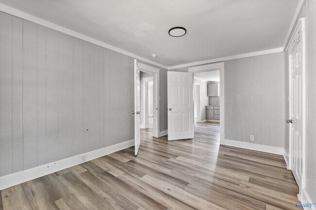 Building Photo - 109 5th Ave NW