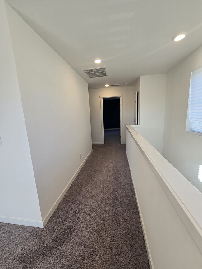 Building Photo - 903 Vine Maple Dr SE