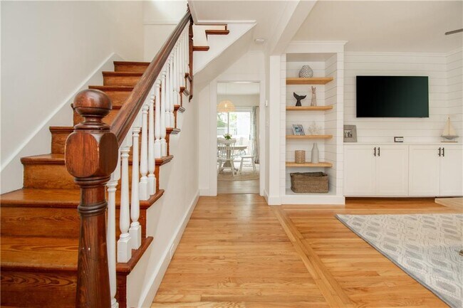 Building Photo - 33 Slocum St