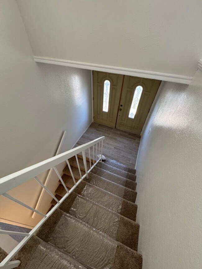 Building Photo - Newly Renovated 4 Bedroom 3 Bath Home with...