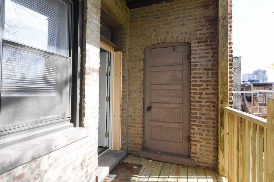 Building Photo - 1251 W Rosemont Ave