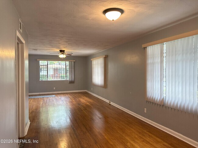 Building Photo - 1071 Reiman St