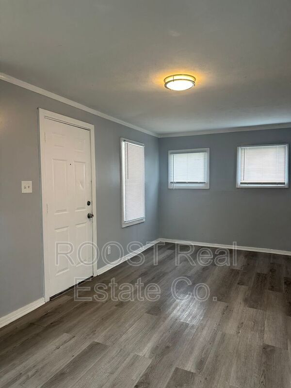 Building Photo - 2864 E 10th Ave