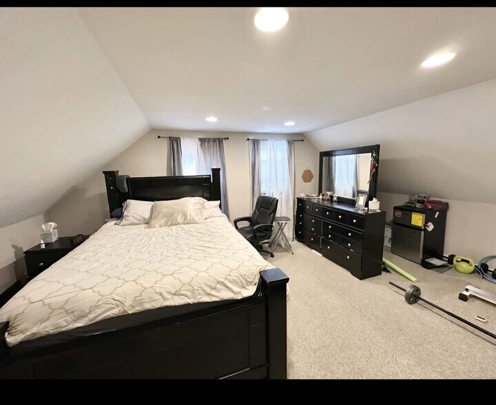 Bed 2 - 164 Mathewson St