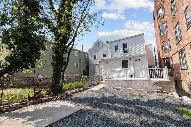 Building Photo - 84 Neptune Ave