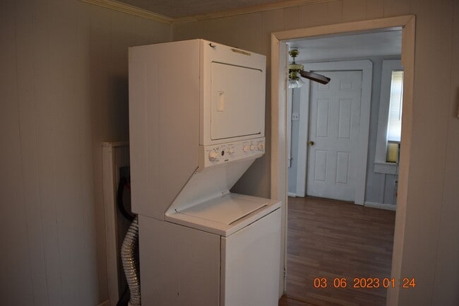 Building Photo - 2 Bed 1 Bathroom Single Family Home For Rent