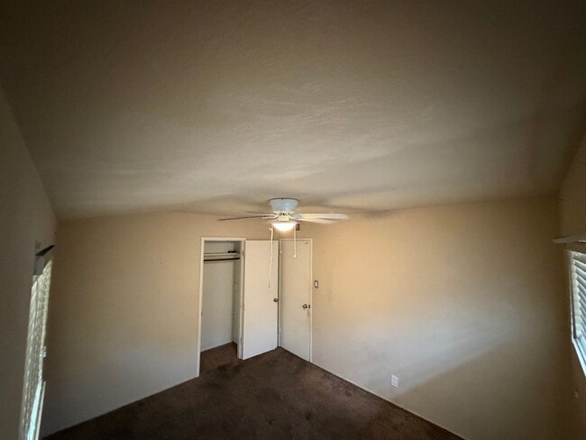 Building Photo - 4752 Crestview Dr