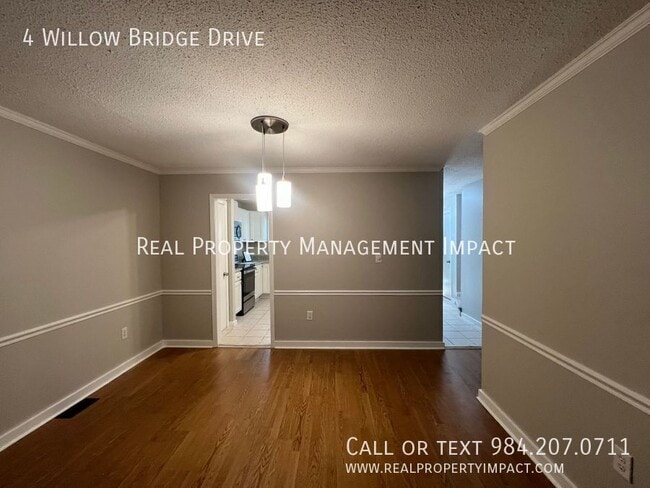 Building Photo - 4 Willow Bridge Dr