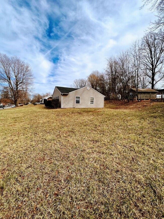 Building Photo - 3 Bedroom Home in Campbell County