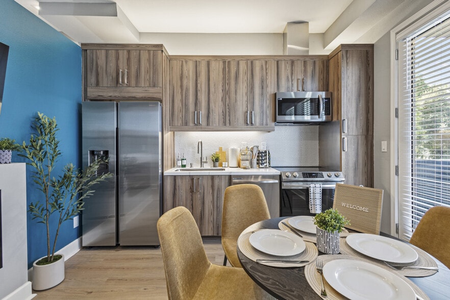 Building Photo - 1812 Hickory St