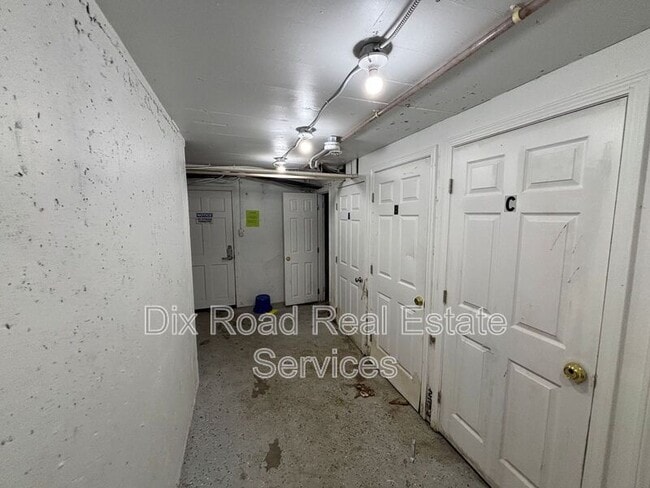 Building Photo - 350 Ross Ave