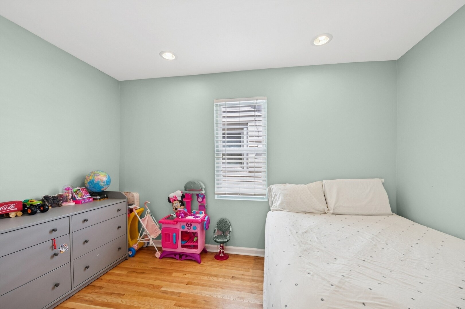 Building Photo - 2727 N Artesian Ave