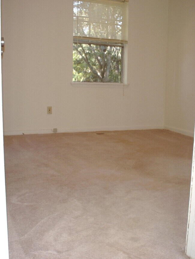 Building Photo - 2007 Harriet Dr