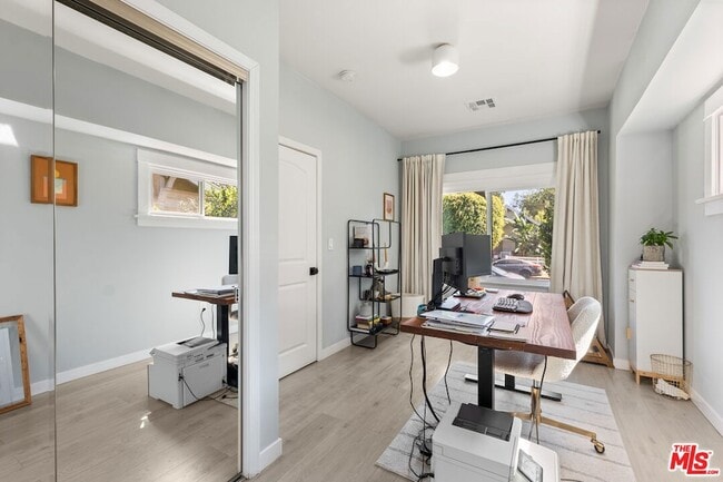 Building Photo - 1231 W 49th St