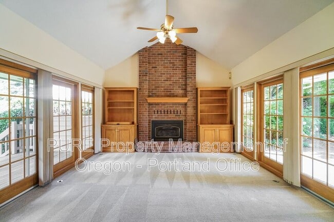 Building Photo - 14020 SW 158th Terrace