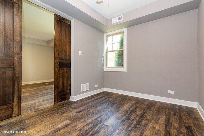Building Photo - 6515 N Seeley Ave