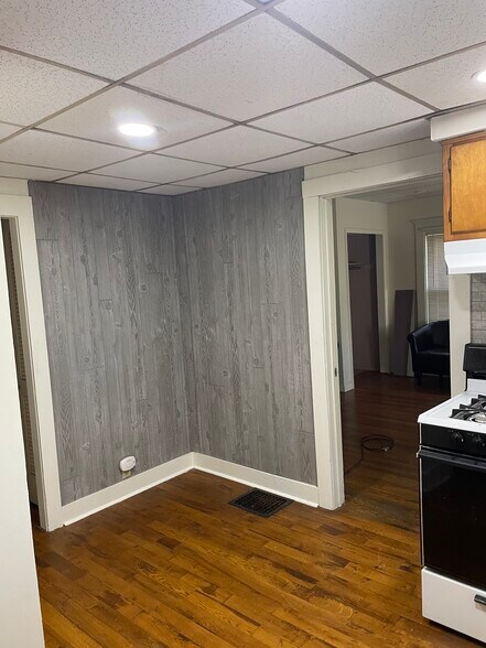 Kitchen - 8 Park Pl