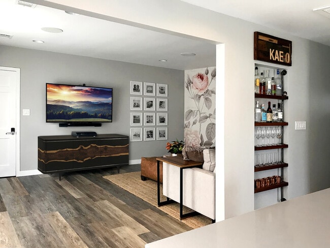 Building Photo - 1738 S Marvin Ave