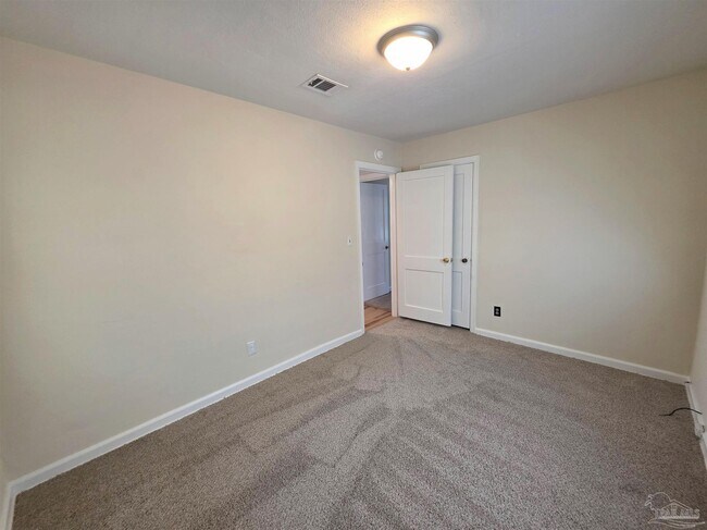 Building Photo - 35 Kennington Dr