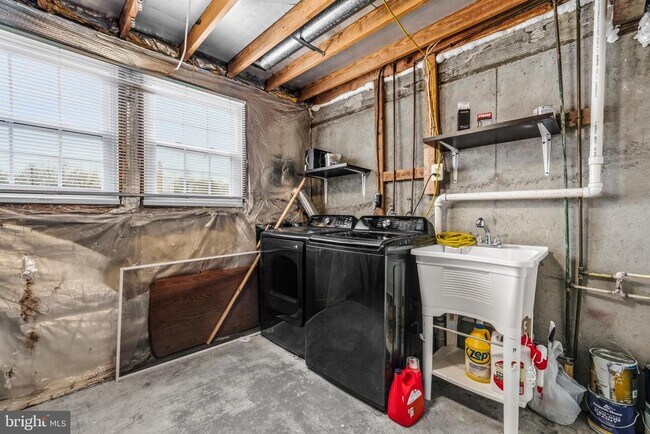 Building Photo - 104 Barksdale Pl