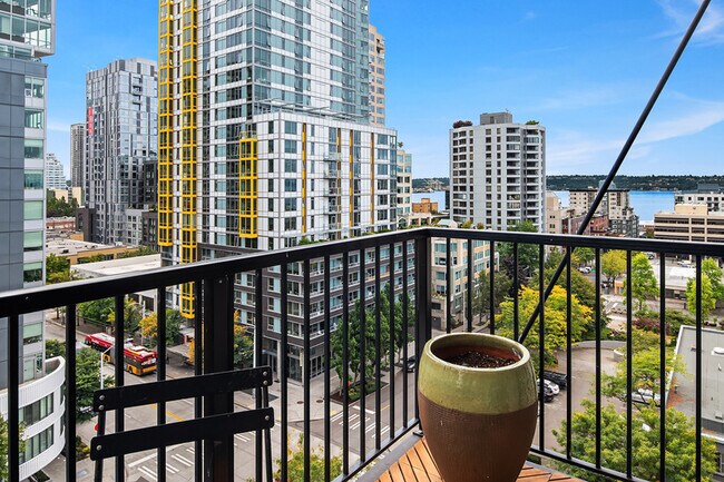 Building Photo - 2720 3rd Ave