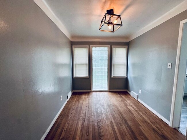 Building Photo - 3 Bedroom 1 Bath Welcome Section 8