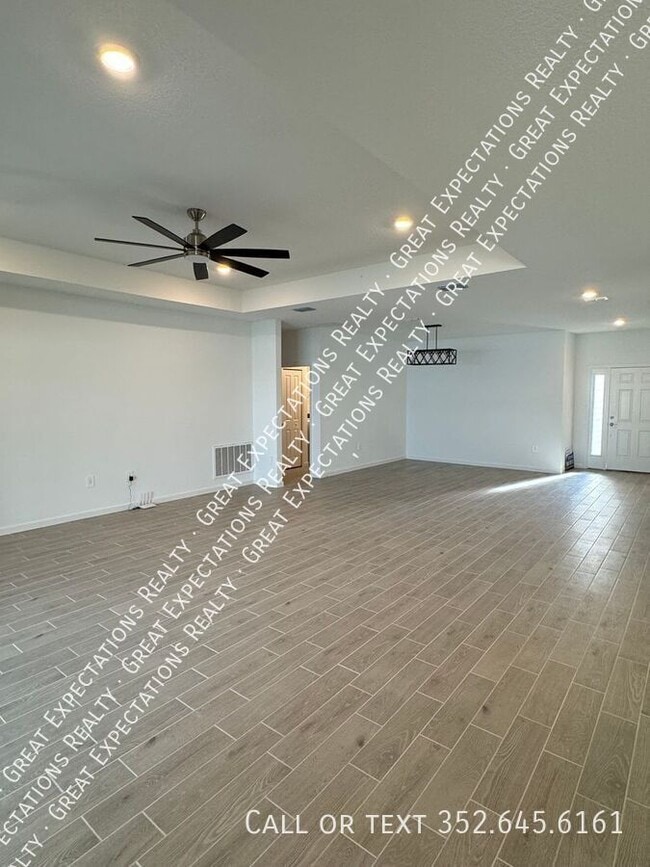 Building Photo - 3964 NE 33rd Ave