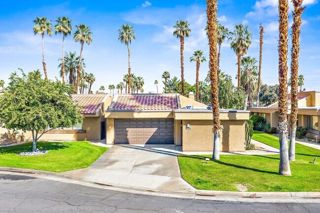 Building Photo - Spacious Two Bedroom Condo in Gated Commun...