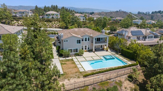 Building Photo - Exquisite Luxury Living in the Moorpark Country Club Estates