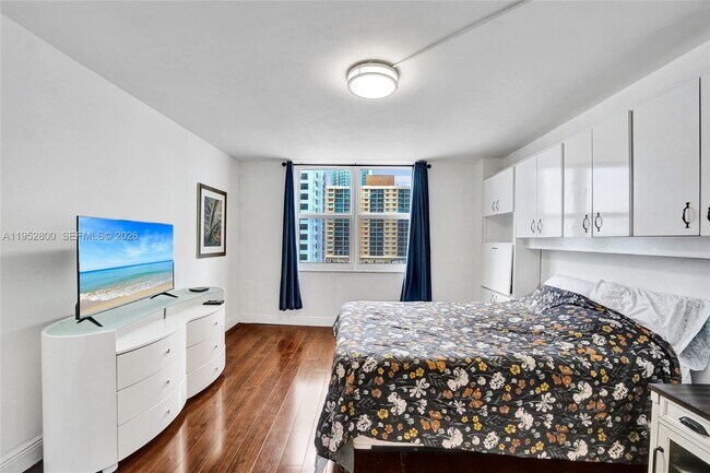 Building Photo - 2201 S Ocean Dr