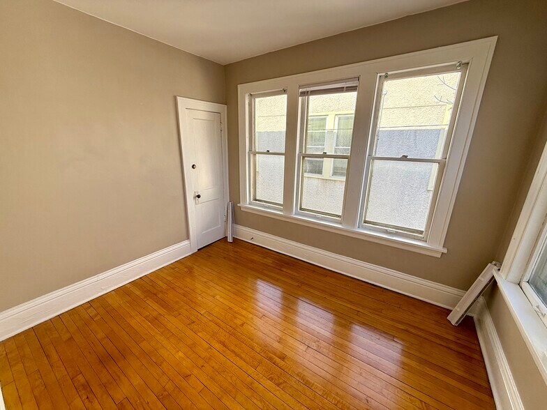 Building Photo - 3741 Harriet Ave