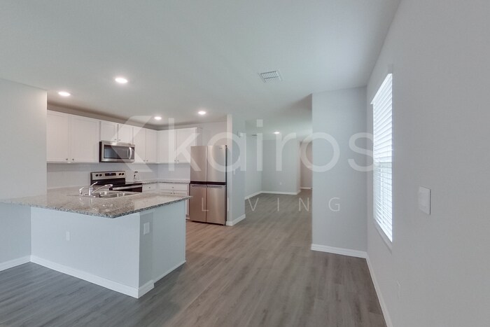 Building Photo - 8700 SW 43rd Ter