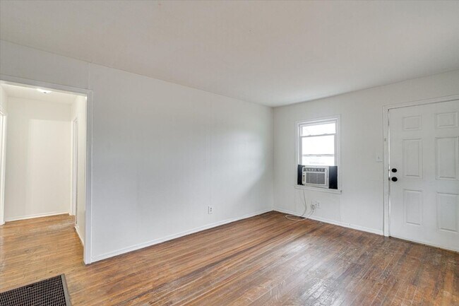 Building Photo - 1615 Heather St