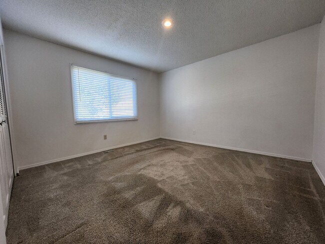 Building Photo - 1140 Magic Lamp Way