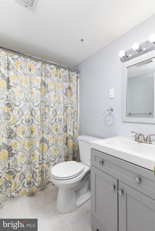 Building Photo - 2900 Lomond Pl