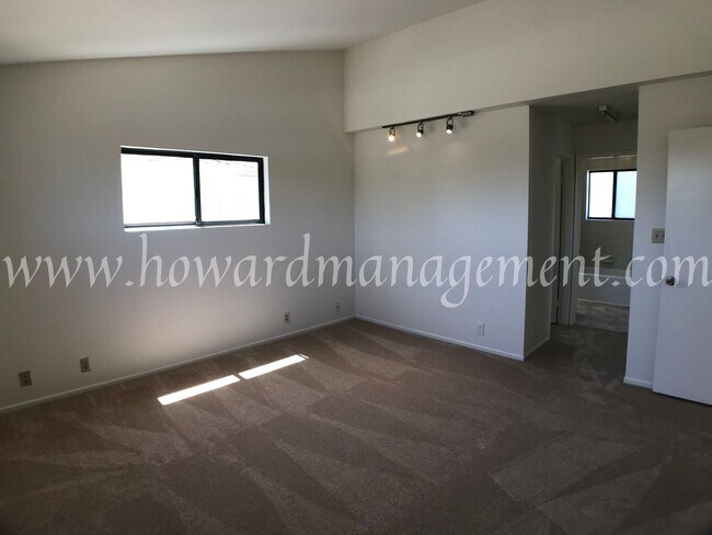 Building Photo - Two story home with newer central A/C in the Mar Vista Hills. Large kitchen, family room, and lar...