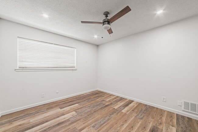 Building Photo - 1240 W Copper Ave