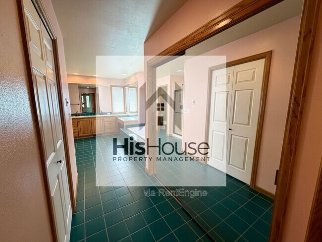 Building Photo - 2318 45th Ave