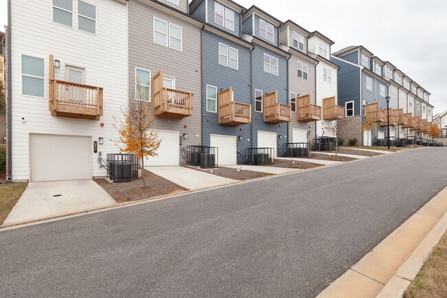 Building Photo - Beautiful Grant Park Townhome Directly on the Atlanta BeltLine w/ City Views!