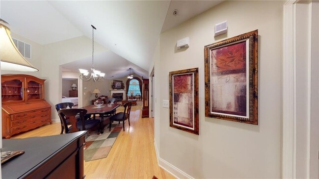 Building Photo - 100 Highlands Ridge Pl SE