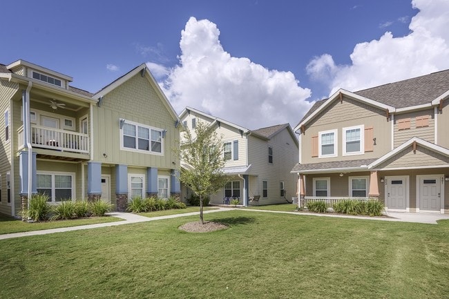 Building Photo - College Town @ Coastal