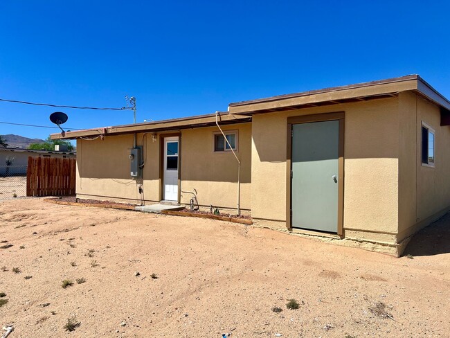 Building Photo - Remodeled 3-Bedroom Home with Modern Upgra...